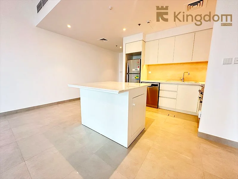 Park View | Bright Apt | With Kitchen Appliances63759843502465112