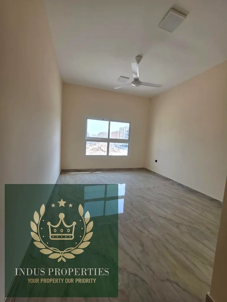 شقة جديدة فاخرة بغرفة نوم واحدة وممر متاحة للإيجار في الجرف الصناعي 3، عجمان63810632192769114
