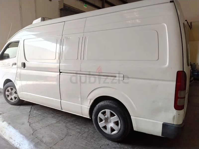 Toyota Hiace Chiller Van in very good condition63484380739713111