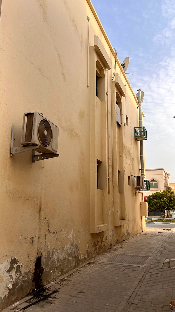 For sale a building in Yarmouk, first floor, with two apartments, two bedrooms and a hall, 4 apartments, two bedrooms and a hall, 2 studios, main street, income 140,000 thousand, required 1,800,000 mi63818267449603112