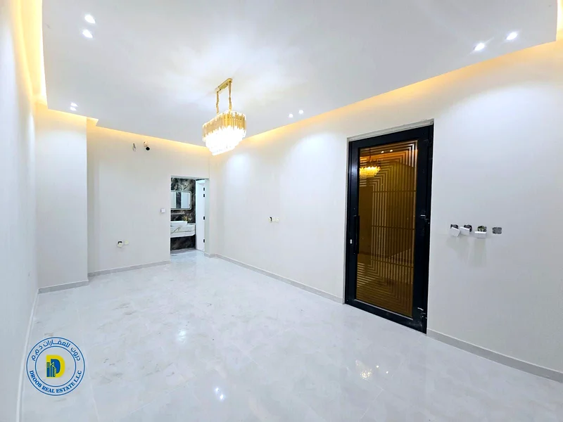 للبيع، فرصة لا تعوض، تاون هاوس بـ 4 غرف نوم مع سطح، بما في ذلك رسوم التسجيل، في الحيلو 2، تمويل مصرفي، ملكية حرة63898671285506112
