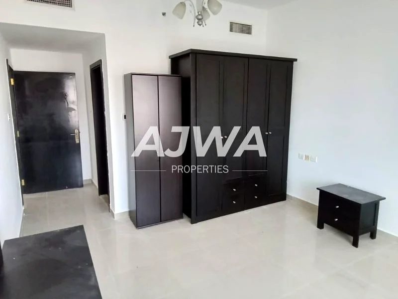 شقة واسعة من غرفة نوم واحدة | طابق منخفض | بالقرب من مترو دي إم سي سي63749830203267112