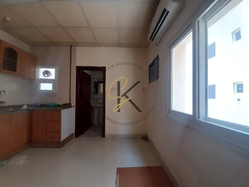 شقة متوفرة بعرض رائع في المويلح // مبنى عائلي بالكامل // موقع ممتاز // سعر معقول63701244961537114