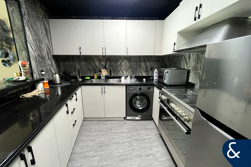 Upgraded | 2 Bath | Furnished | One Bed64036190017794112