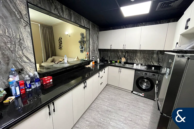 Upgraded | 2 Bath | Furnished | One Bed64036190017794113