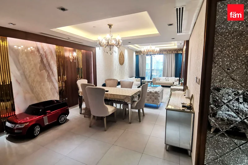 Near School | Upgraded | Spacious Layout63922049855745112