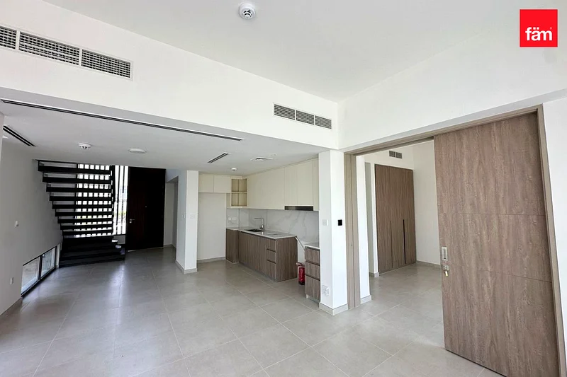 Facing Park | Single Row | Vacant Unit63947787137794113