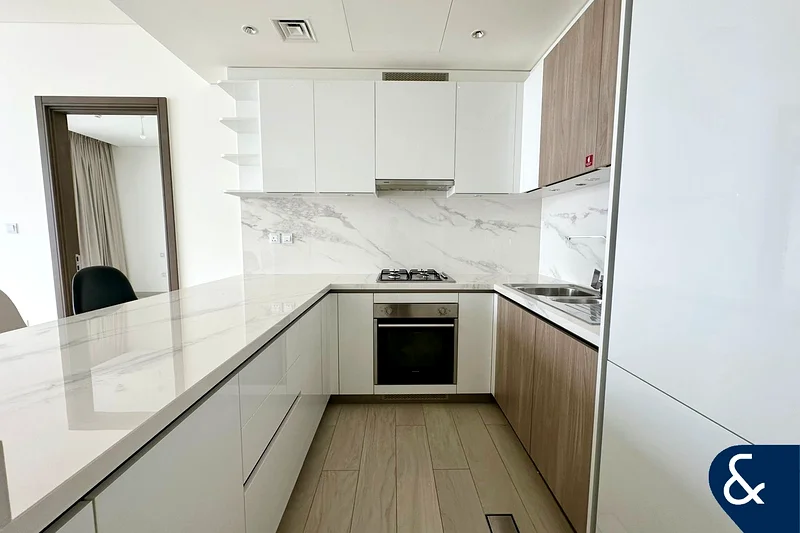 3 Bedrooms | Bright Layout | With Balcony63756383859971112