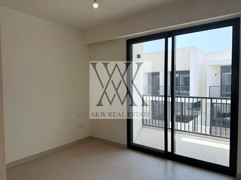 موقع متميز - جاهز للسكن - منزل أنيق مكون من 3 غرف نوم63737640889731112