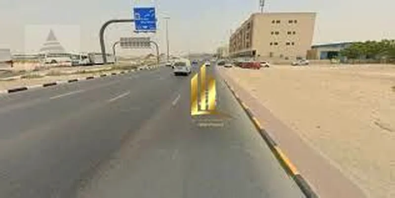 للبيع، قطعة أرض مع ماء وكهرباء في المنطقة الصناعية 3، الشارقة63818936010242111