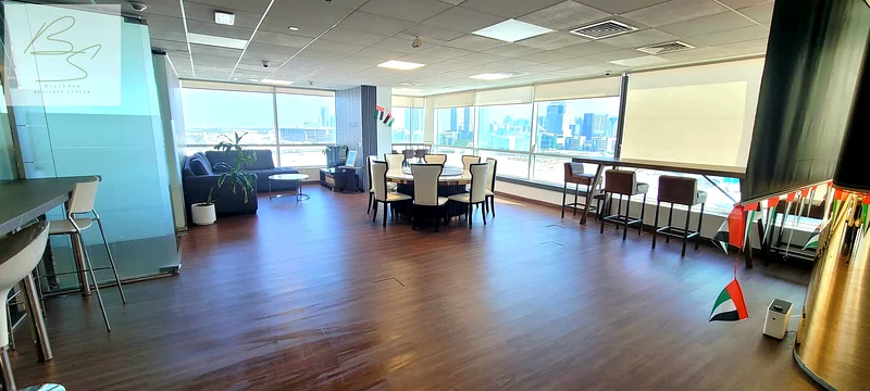 مكتب مفروش بالكامل بإطلالة على النخيل63616024862337114