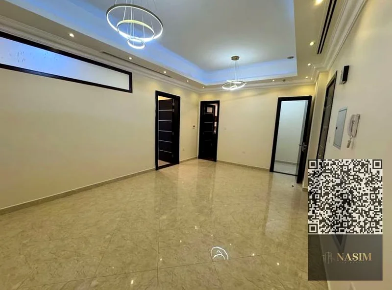 شقة متوفرة للإيجار السنوي، بثلاث غرف نوم مع صالة في منطقة الروضة في عجمان63719147467650111