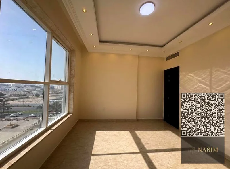 شقة متوفرة للإيجار السنوي، بثلاث غرف نوم مع صالة في منطقة الروضة في عجمان63719147467650114