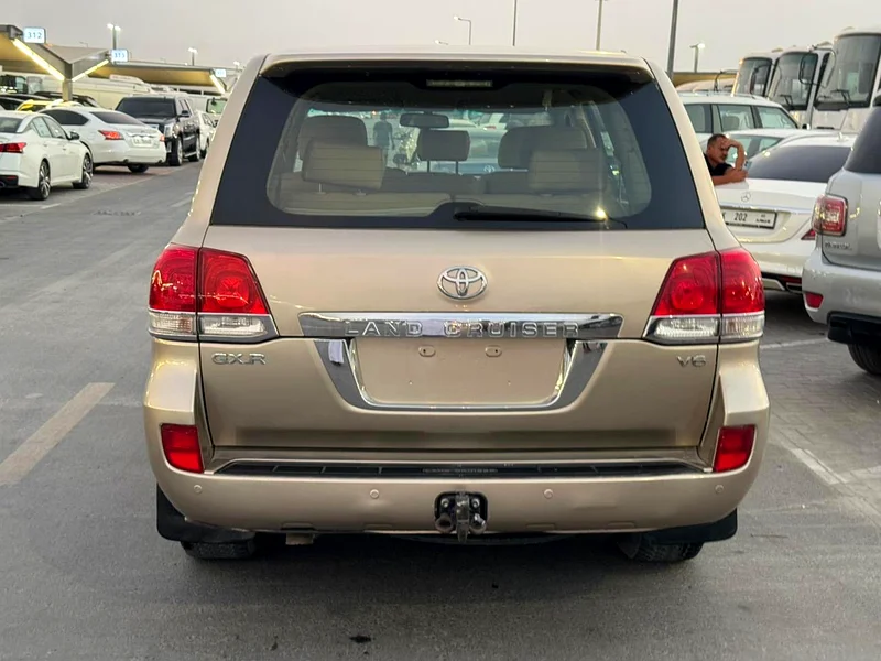 Toyota landcruiser 2011 v6 $% color GCC calen car63484694072450112