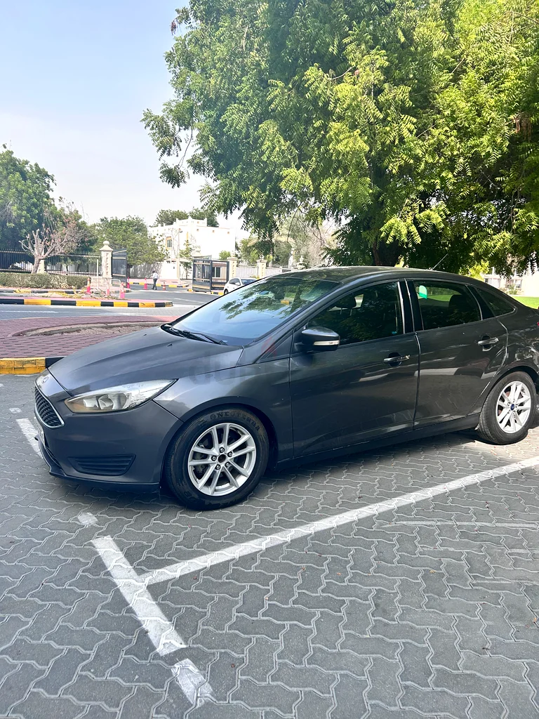 فورد فوكس سيارة للبيع63483178578819112