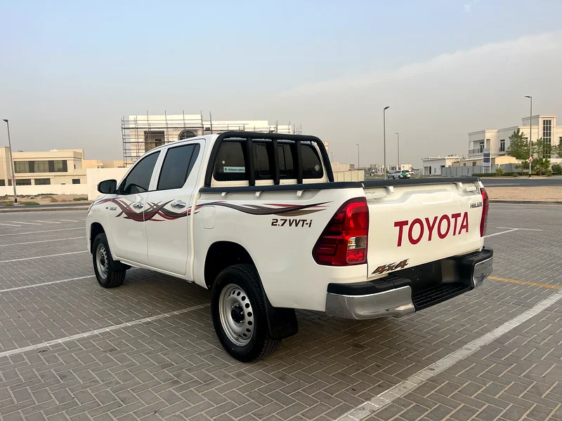 للبيع شاحنة تويوتا هيلوكس موديل 2021 ناقل حركة يدوي 4X4 منفذ للدول الخليجية63488014435713113