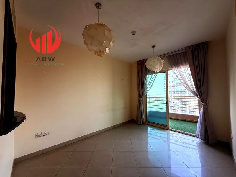 Vacant | Near Metro | Style It Your Way63749634152834112