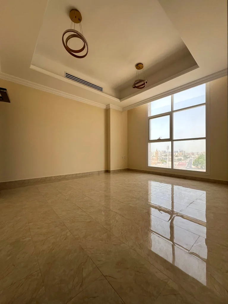 موقف سيارات وشهر مجاني مع 3 غرف بنظام خزائن مدمجة، وحمامين مع شرفة ومطبخ كبير بتشطيبات مميزة، سوبر ديلوكس63718855350914114