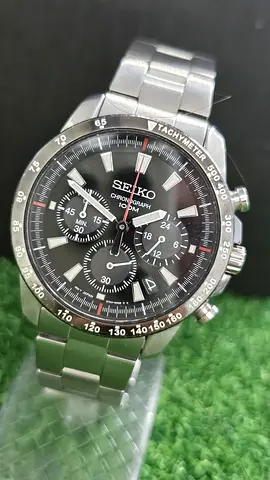 Stylish Seiko Chronograph Watch - Perfect for Every Occasion!