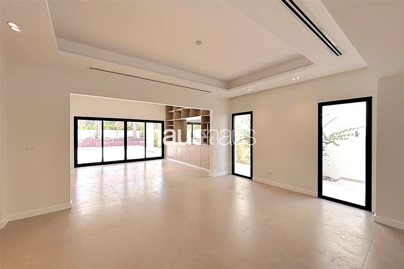 جُددت حديثًا | 4 غرف نوم | جاهزة الآن63917562890370111