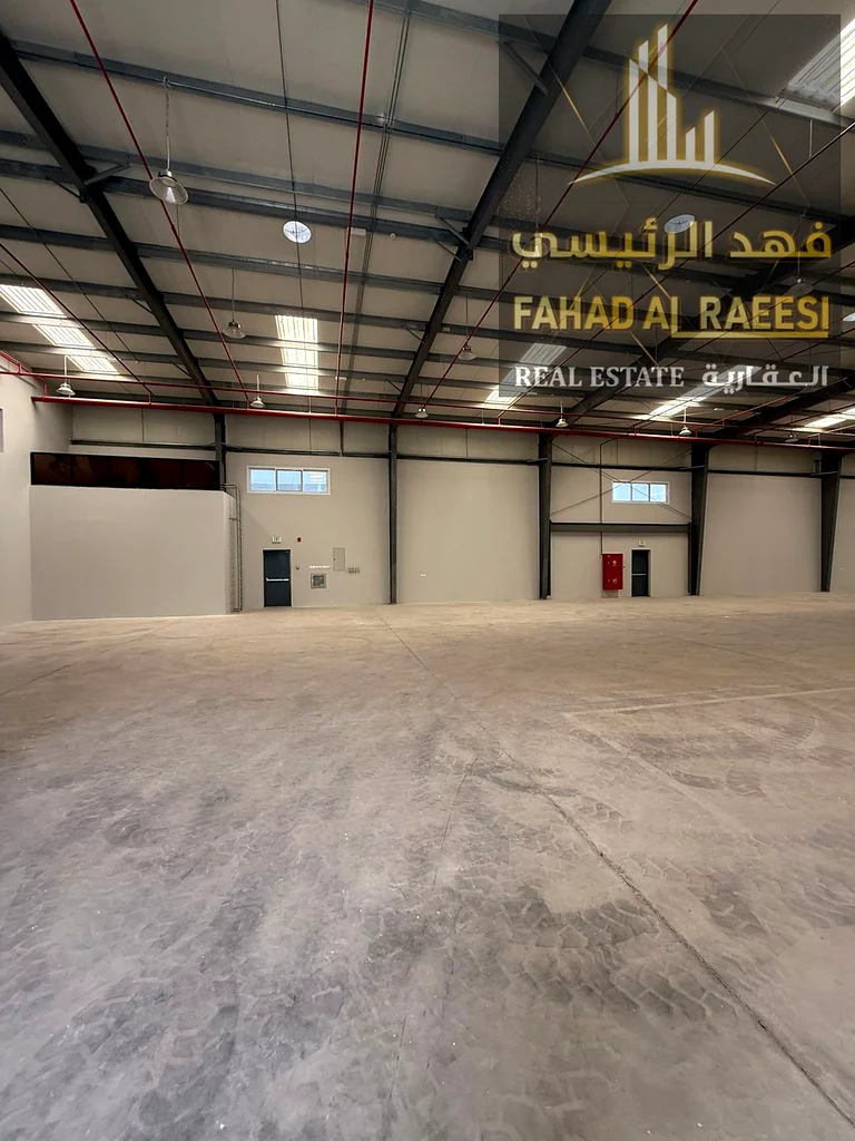 For annual rent in the Emirate of Sharjah - Al Sajaa area, price 1400,00063622733031681111