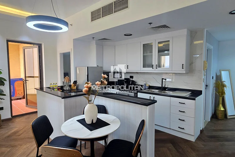 Fully Upgraded | Close To Beach | Vacant63937052173825112