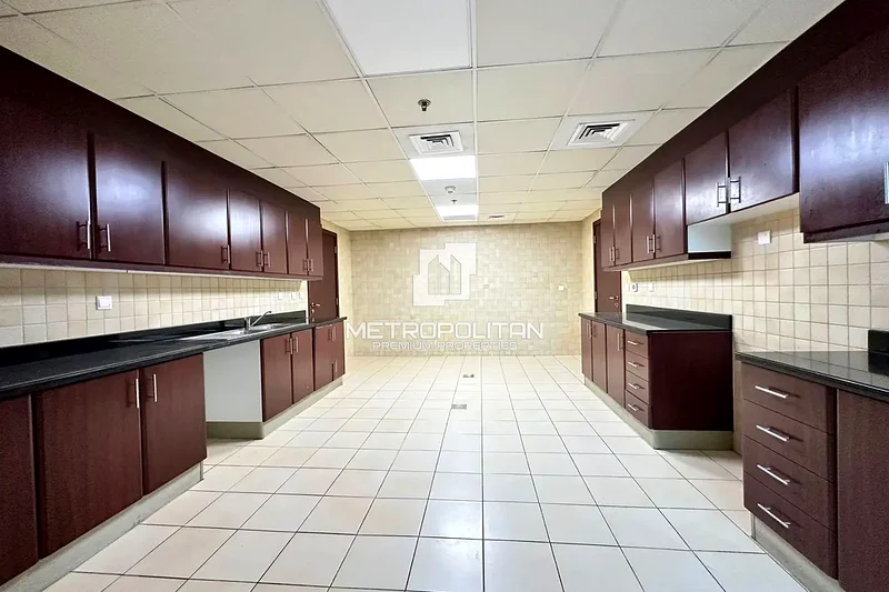 High Floor | Partial Sea and SZR View64037063310850114