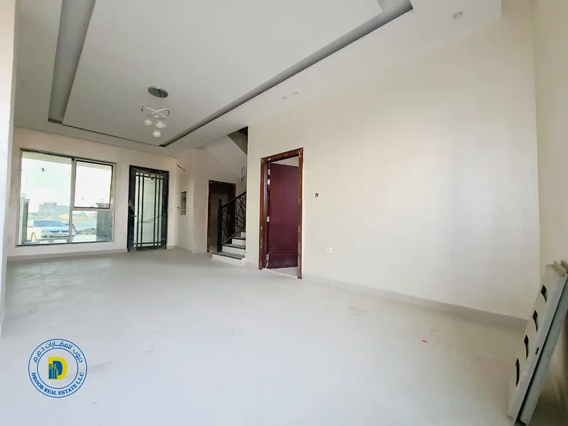 للبيع، فرصة لا تعوض، تاون هاوس 3 غرف نوم مع سطح، ورسوم التسجيل، في الحيلو 2، تمويل بنكي، ملكية حرة63898671318145112