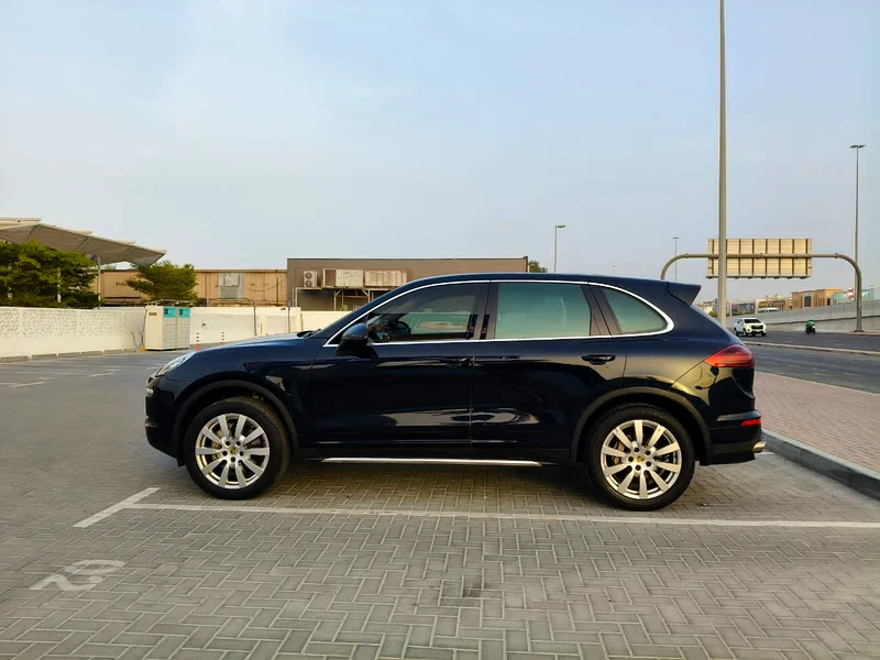 2016 GCC Porsche Cayenne S63488972465794113