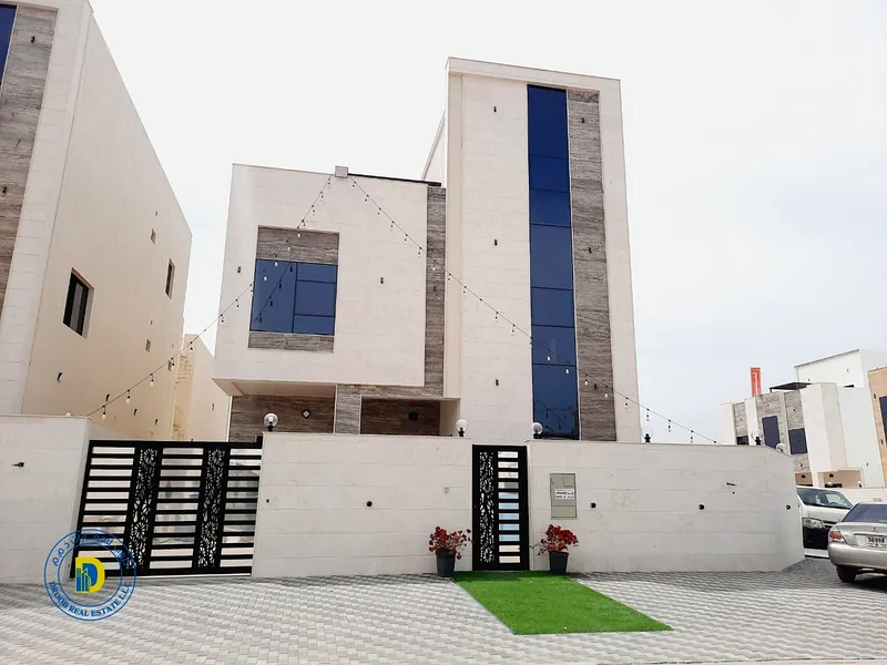 For sale, a 7-room villa, a prime location on a main street in Al Helio 2. The price includes registration fees.63913013572865111
