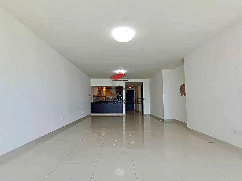High on floor | Skyline Living | Modern Apartment63846882016003111