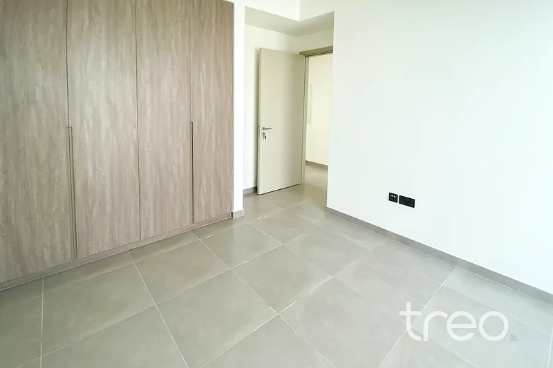 Single Row | Park Facing | End Unit63945705572227113