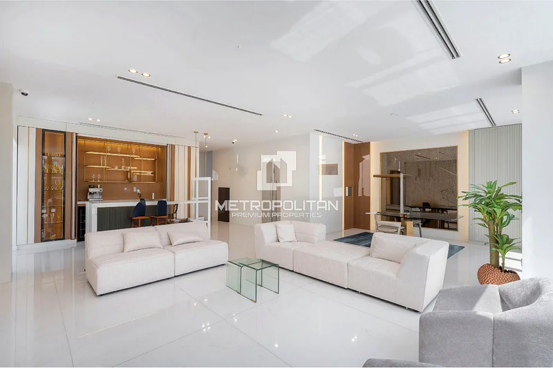 Fully Upgraded | Private Pool | Vacant on Transfer64046332828674113