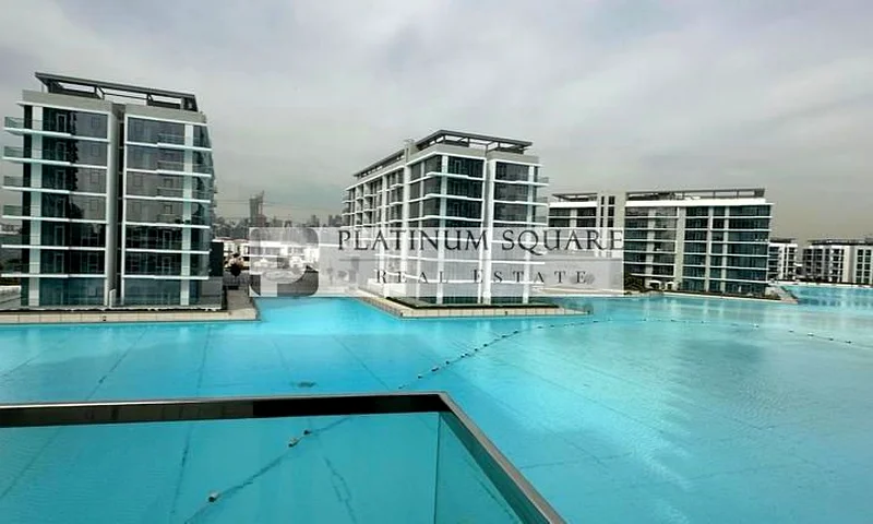 إطلالة على برج خليفة والبحيرة | حجم أكبر63750248999170110