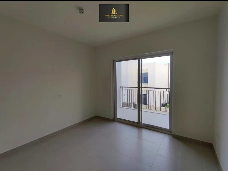 صف مفرد | وحدة وسطى | غير مفروشة63806288215427112