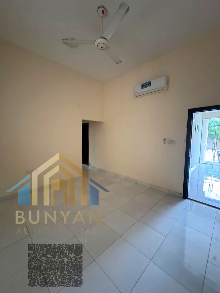 🏠 شقة للإيجار في الروضة 1 – عجمان هذه الشقة ذات الموقع الجيد في الطابق الأرضي متوفرة الآن للإيجار في الروضة 1، عجمان، بالقرب من طريق الرياض63720507122817110