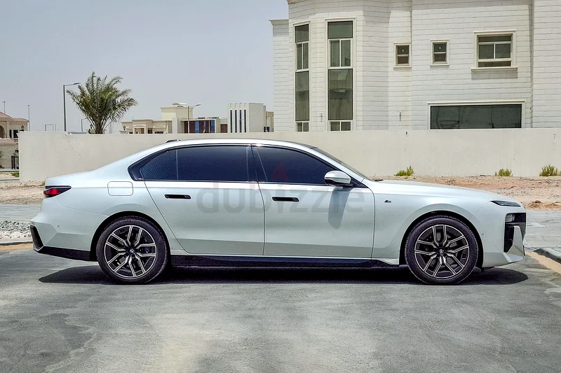 AED 4483/month | 2023 BMW 7-Series 735i | GCC Specs | Ref#35756363484910898947113