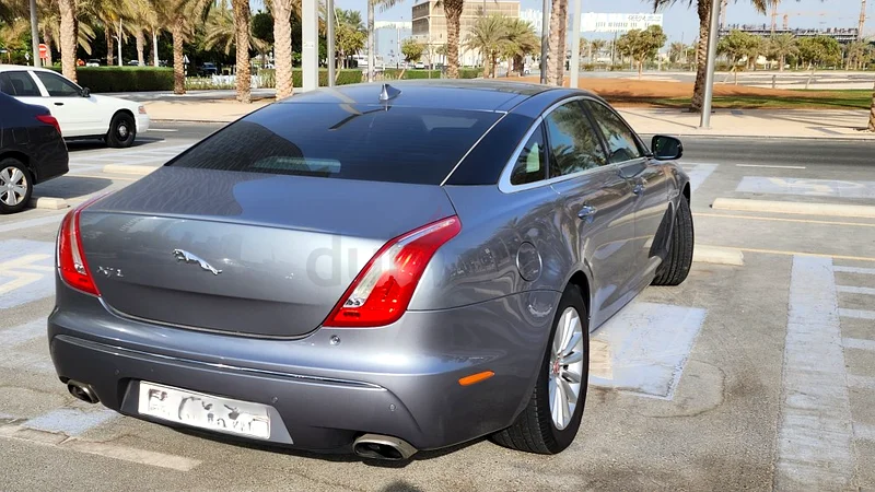 جاكوار XJ 2.0 لتر - 2015 - حالة ممتازة - عدد قليل من الأميال63491177132290113