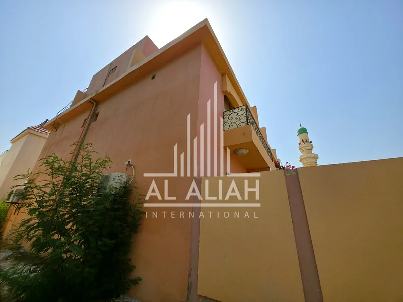 فيلا مجمعة بالكامل مكونة من 3 فيلات مع موقف سيارات، 5 غرف نوم لكل منها63838854349570112