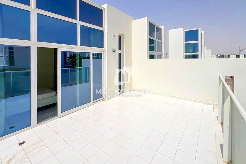 Single Row R2EE |Vacant Corner Unit |Large Balcony64003719244929112