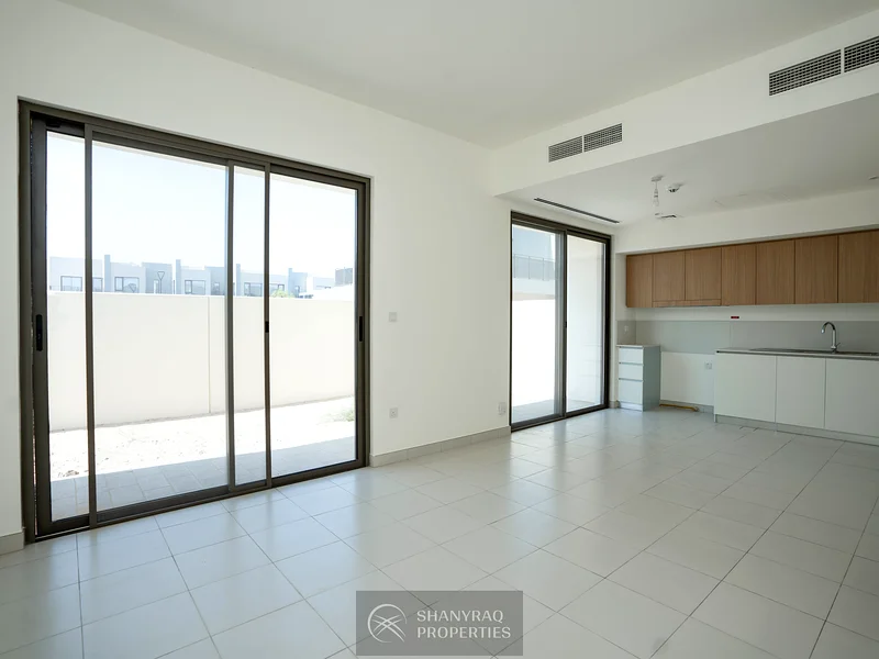 فيلا من 4 غرف نوم للإيجار / بشرفة / وحدة ركنية63805749233793112