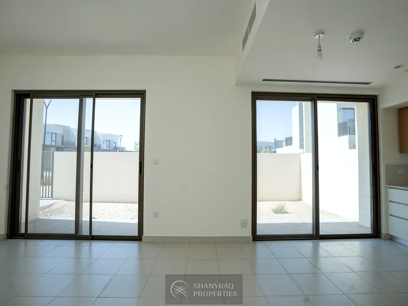 فيلا من 4 غرف نوم للإيجار / بشرفة / وحدة ركنية63805749233793114