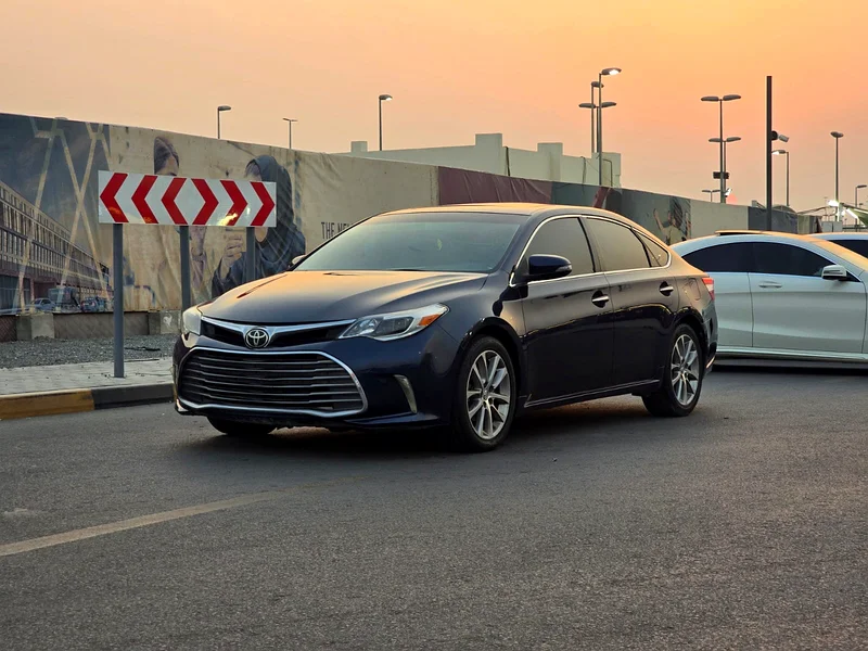 Toyota Avalon 2015, American specifications, in good condition63484380409091111