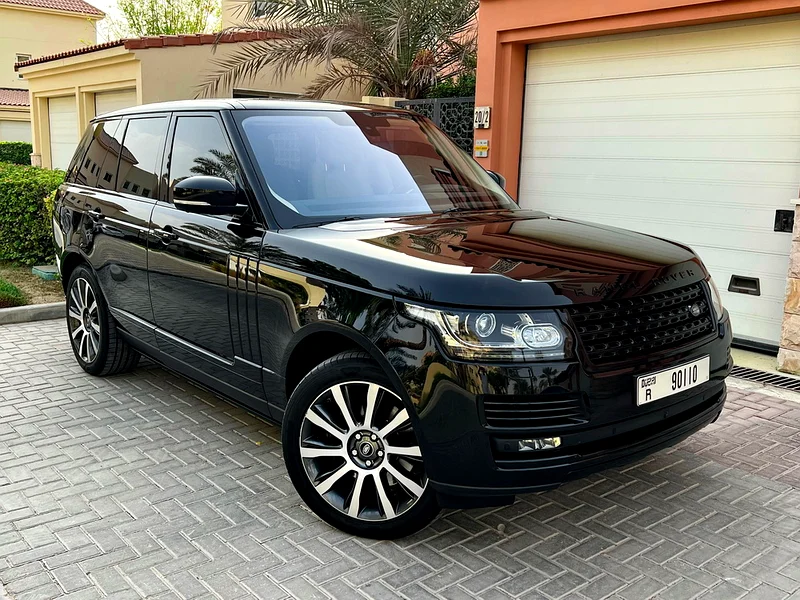 Range Rover Vogue Supercharged V8 5.0L 525HP, Low KMs. Full Al-Tayer Service History, Original Paint63482902239873112