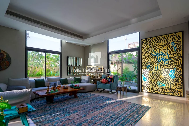 Stunning| Upgraded| 5 Bedroom Villa| Corner Unit63973859485569110