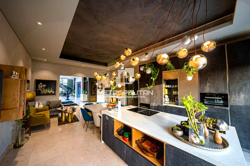 Stunning| Upgraded| 5 Bedroom Villa| Corner Unit63973859485569114