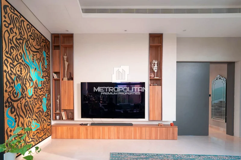 Stunning| Upgraded| 5 Bedroom Villa| Corner Unit63973859485569113