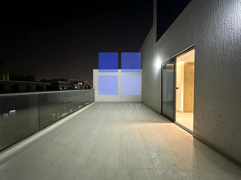 Luxurious  | Huge size | Premium Location  | Near to Metro63800186827139110