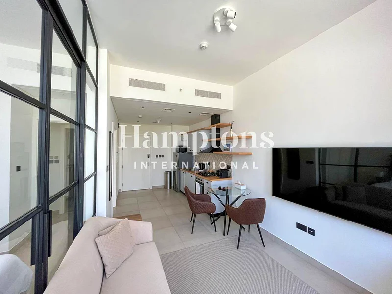 Amenities View | Vacant On Transfer | Bright64044326322307112