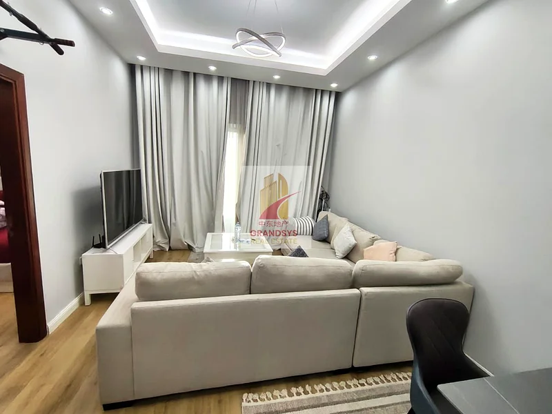 شقة أنيقة مكونة من غرفة نوم واحدة ومفروشة بالكامل | وسط JVC63782019605121110